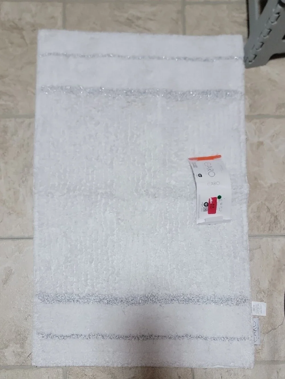 Plush White Bath Mat with Silver Accent - Unbranded